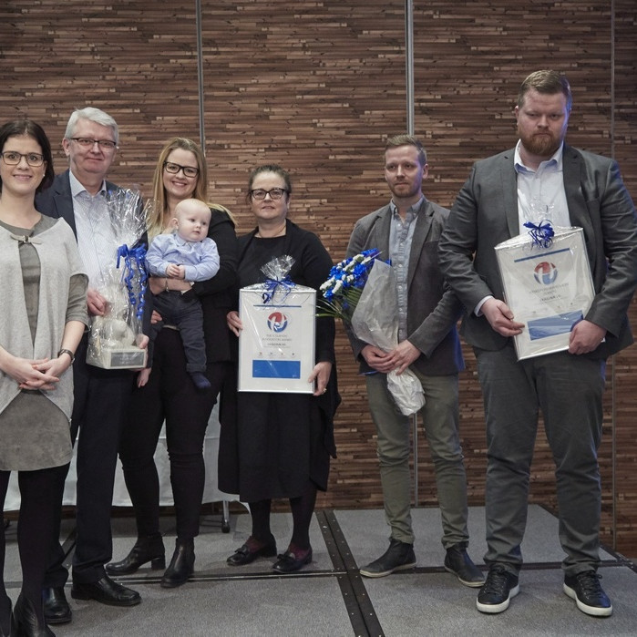 Ingólfur Árnason, framkvæmdastjóri Skagans, veitti verðlaununum viðtöku úr hendi Þórdísar Kolbrúnar …