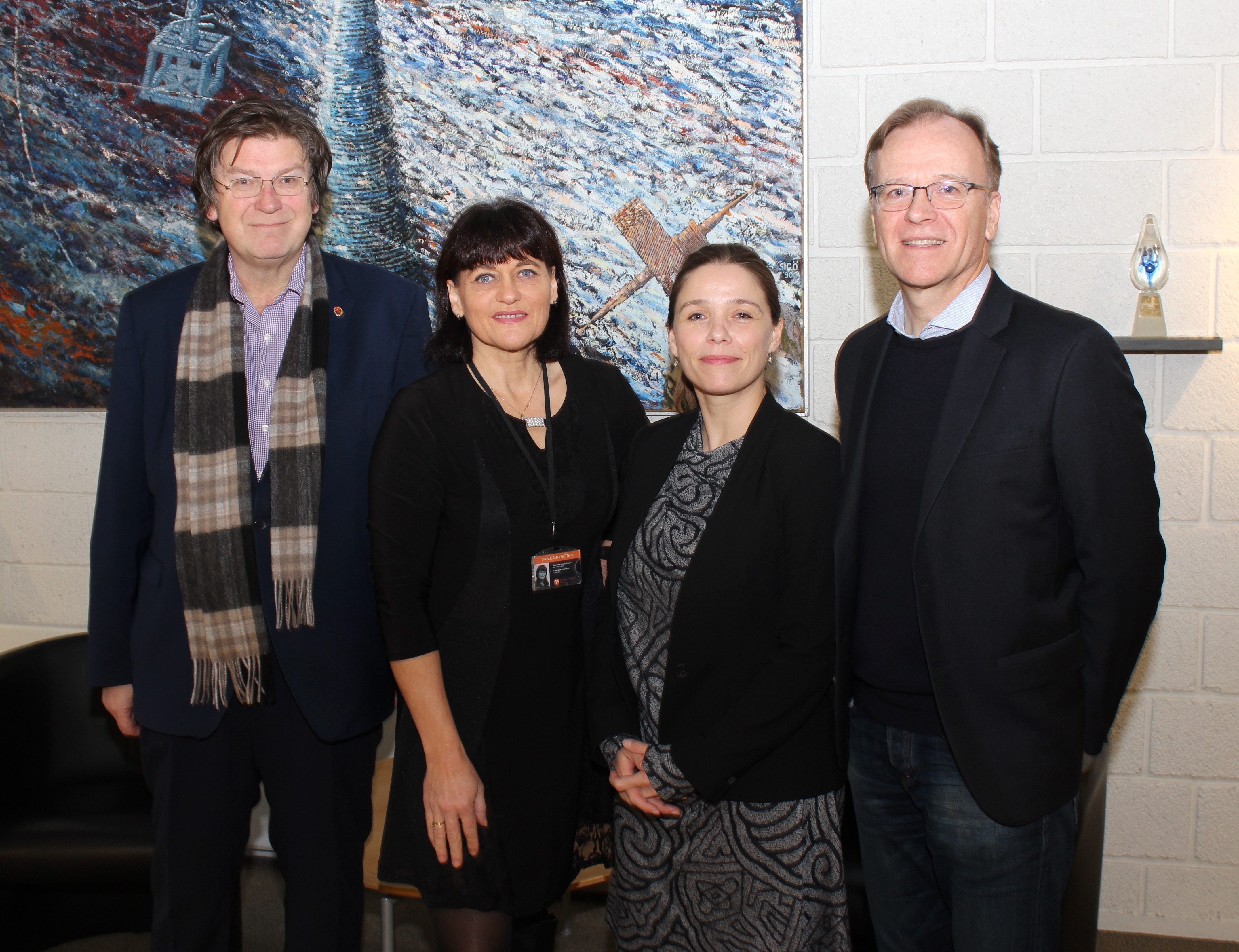 Myndin er tekin við undirritun samstarfssamningsins um keppnina.
Á myndinni eru f.v. Próf. Þorsteinn I. Sigfússon, forstjóri Nýsköpunarmiðstöðvar Íslands og Sigríður Ingvarsdóttir, framkvæmdastjóri, Berglind Rán Ólafsdóttir, Orku náttúrunnar og Bjarni Guðmundsson, framkvæmdastjóri Samtaka sunnlenskra sveitarfélaga.